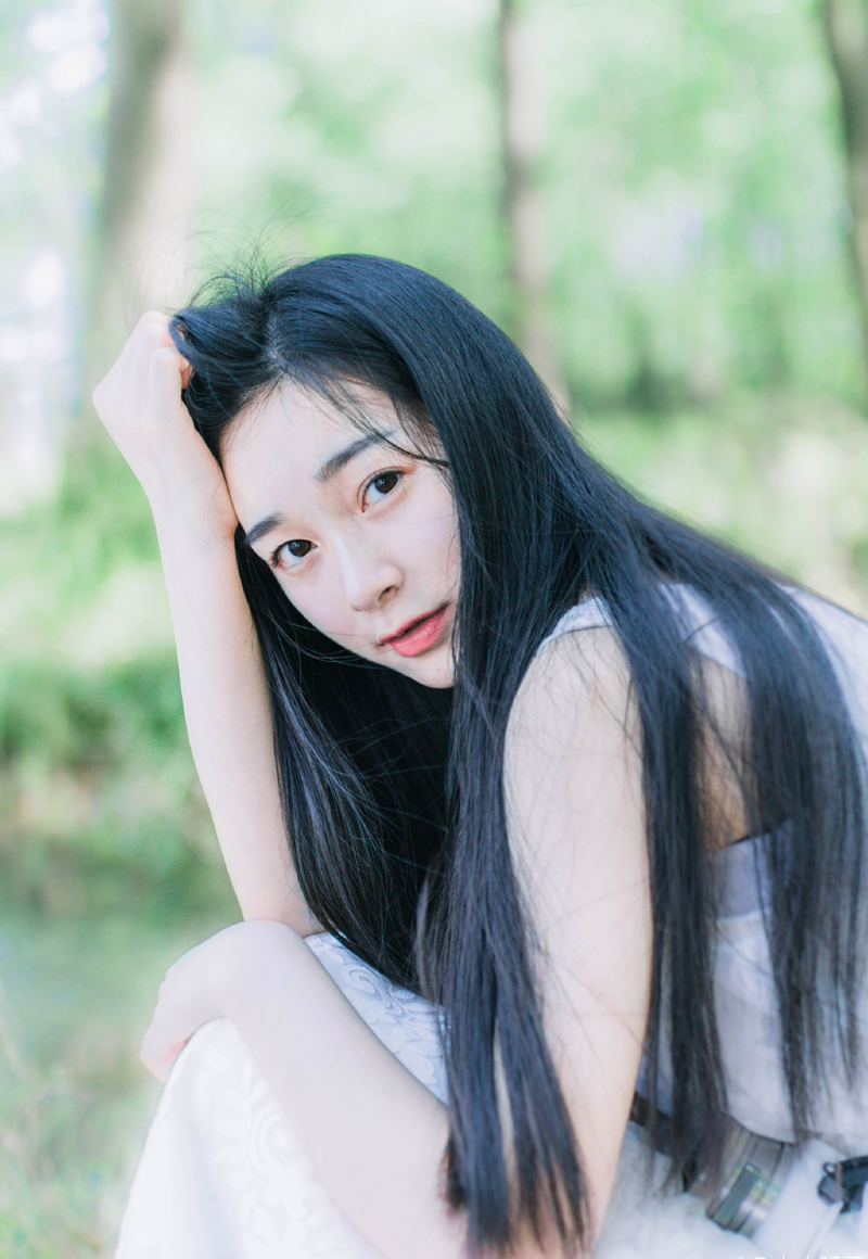“大耳贼背信弃义！”夏侯惇得知消息之后，不禁怒骂起来，他们在虎牢关舍生忘死，刘备在那边不愠不火的打了半年，然后就这么拍拍屁股走人，让他们一家独自去面对关中的压力。